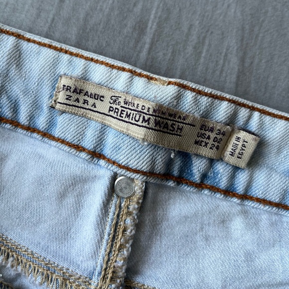 Zara Trafaluc Short Shorts, light denim wash distressed - Picture 4 of 4